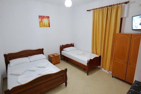 TV and multimedia, Photo of the whole room, Bedroom