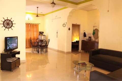 Communal lounge/ TV room, TV and multimedia, Living room, Seating area