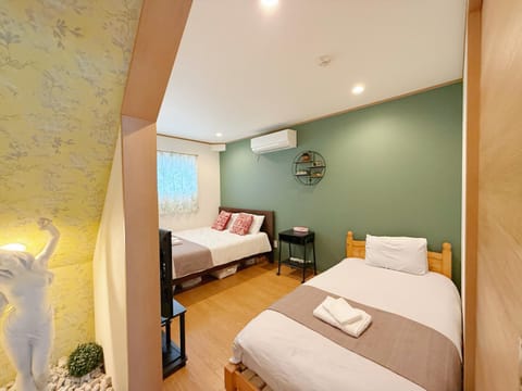 Bed, Photo of the whole room, Bedroom