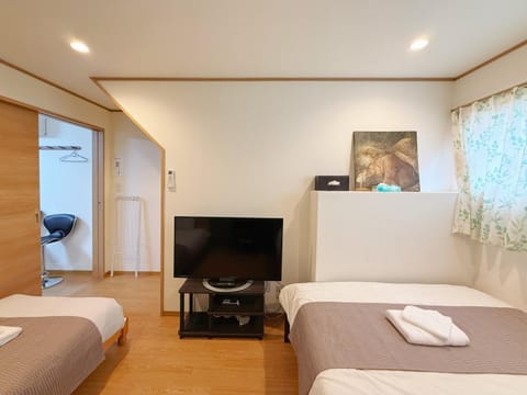 Bed, TV and multimedia, Photo of the whole room, Evening entertainment, Bedroom