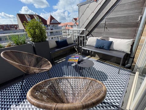 Property building, Patio, Day, View (from property/room), Balcony/Terrace, Balcony/Terrace, Living room, Seating area