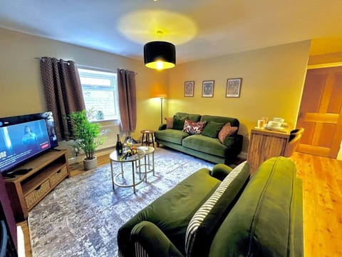 TV and multimedia, Living room, Evening entertainment