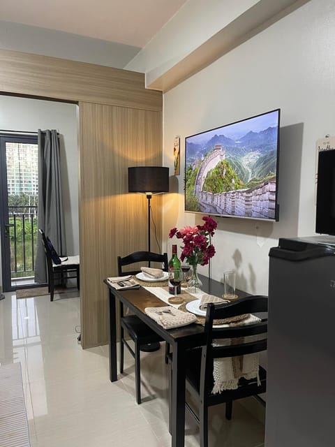 TV and multimedia, Living room, Seating area, Dining area, Evening entertainment
