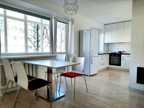 Living room, Seating area, Dining area, stove