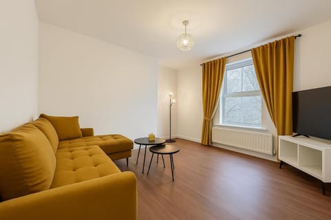 Communal lounge/ TV room, TV and multimedia, Living room, Seating area