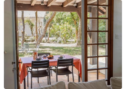 Patio, Breakfast