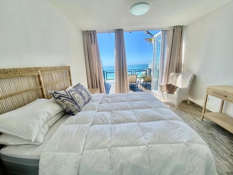 Bed, Bedroom, Sea view