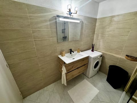 Le Saint Michel - MENTON#MONACO - 6 PERSONS - Parking- bord de mer Apartment in Menton