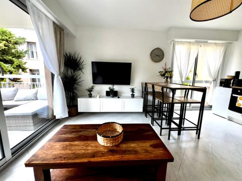 Le Saint Michel - MENTON#MONACO - 6 PERSONS - Parking- bord de mer Apartment in Menton
