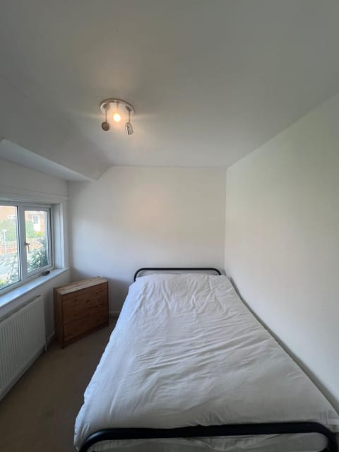 Winchester 5 bedroom near city and motorways House in Winchester