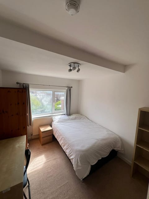 Winchester 5 bedroom near city and motorways House in Winchester