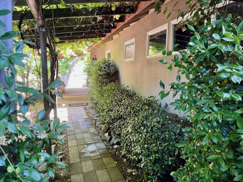 Cozy Riverfront Home with EV charger House in Three Rivers