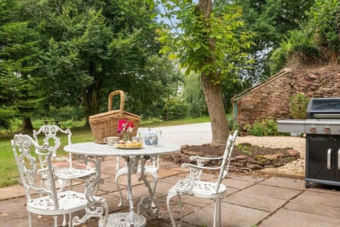 Idyllic Waterside Cottage in Mid Devon House in Taunton Deane