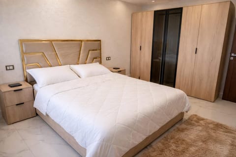 Bed, Photo of the whole room, wardrobe