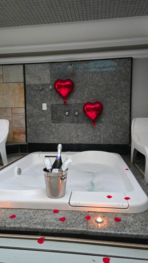 Hot Tub, Bathroom