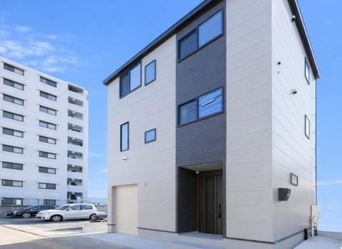 Property building, Day