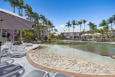 Day, Natural landscape, Pool view, Swimming pool