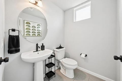 Toilet, Bathroom, towels