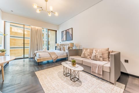 Bed, Seating area