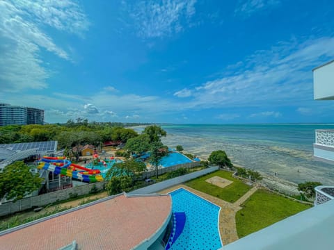 Day, Natural landscape, Beach, Aqua park, Pool view, Sea view, Swimming pool, Swimming pool