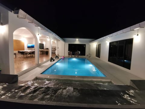 Night, Photo of the whole room, Swimming pool