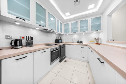 Free housekeeping visits during your stay - StayShort - 2 Bed in Marina that Sleeps 2 with a City View Apartment in Dubai