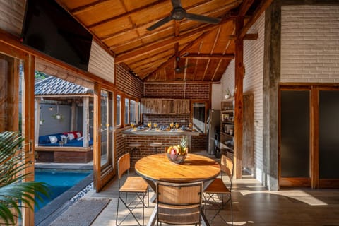 Villa Ju Ju, 3BR Iconic Villa in the Hearth of Pererenan, 5 mins from Canggu Villa in North Kuta