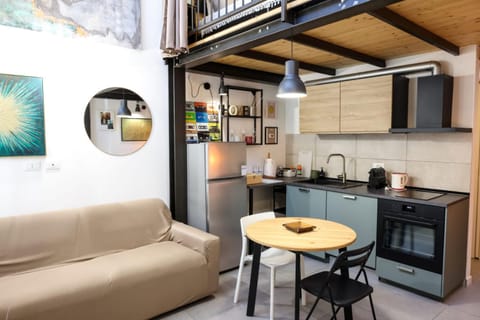 Kitchen or kitchenette, Living room, Seating area, Dining area, oven, stove