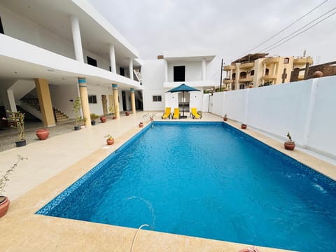 Property building, Patio, Day, Pool view, Swimming pool, sunbed