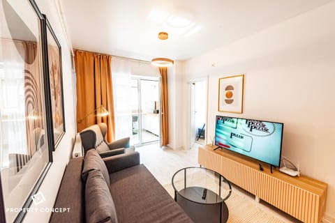 TV and multimedia, Living room, Seating area, Evening entertainment