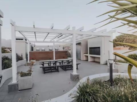 Patio, Day, Balcony/Terrace, Dining area