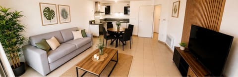 Communal lounge/ TV room, TV and multimedia, Living room, Dining area