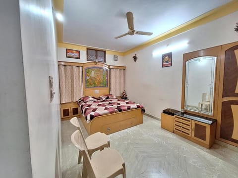 Bed, Bedroom, wardrobe, air conditioner