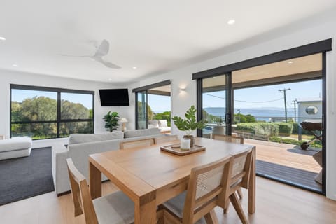 View (from property/room), Balcony/Terrace, Living room, Dining area, Sea view