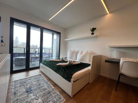 Bed, Living room, towels