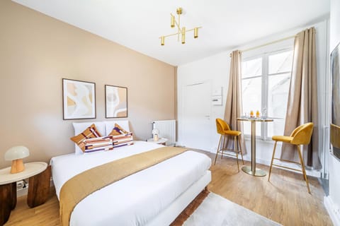 Facade/entrance, Bed, Living room, Dining area, Bedroom