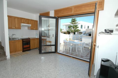 Property building, Kitchen or kitchenette, Living room
