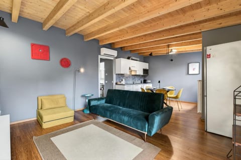 Kitchen or kitchenette, Living room, Seating area, Dining area, stove