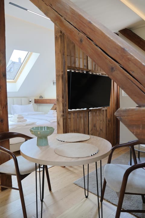 TV and multimedia, Dining area