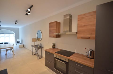 Kitchen or kitchenette, Dining area, pet friendly, stove
