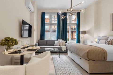 Bed, Living room, Photo of the whole room, Bedroom