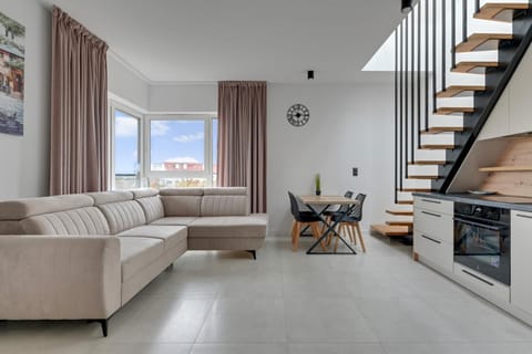 Kitchen or kitchenette, Living room, Seating area, Dining area