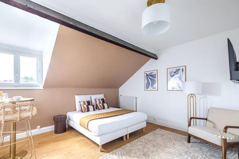 Bed, Living room, Bedroom