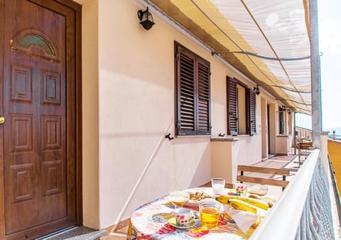 Day, View (from property/room), Balcony/Terrace, Food and drinks, Dining area, Food, Drinks