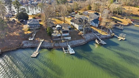 Property building, Natural landscape, Bird's eye view, Lake view