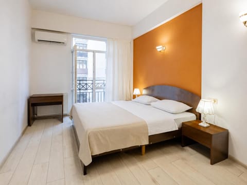 Bed, Photo of the whole room, Bedroom, air conditioner