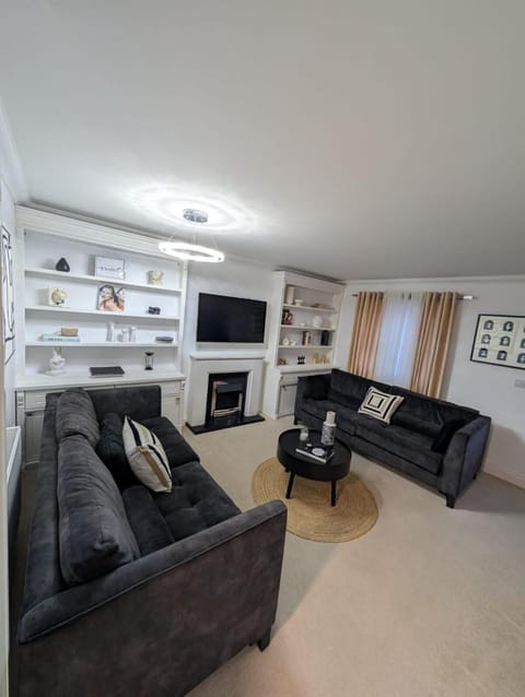 TV and multimedia, Seating area, Evening entertainment