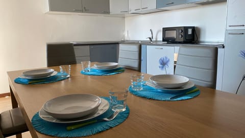 Dining area, Lunch, kitchen