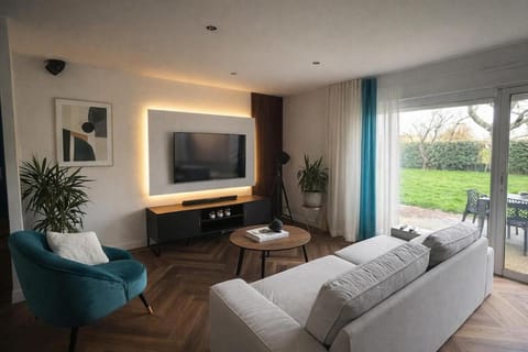Communal lounge/ TV room, Living room