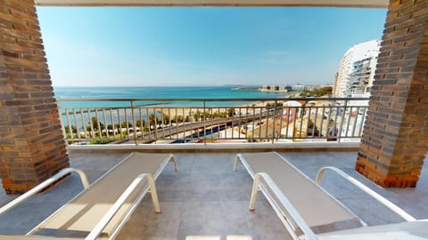 Day, View (from property/room), Balcony/Terrace, Balcony/Terrace, Living room, Beach, City view, Sea view
